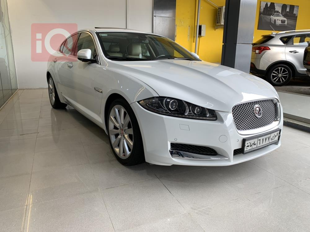 جاكوار XF